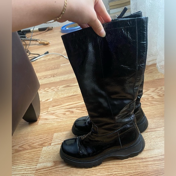 Patent leather Prada boot. - Picture 3 of 9